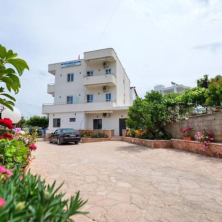 Guest House Gerard Ксамил Экстерьер фото