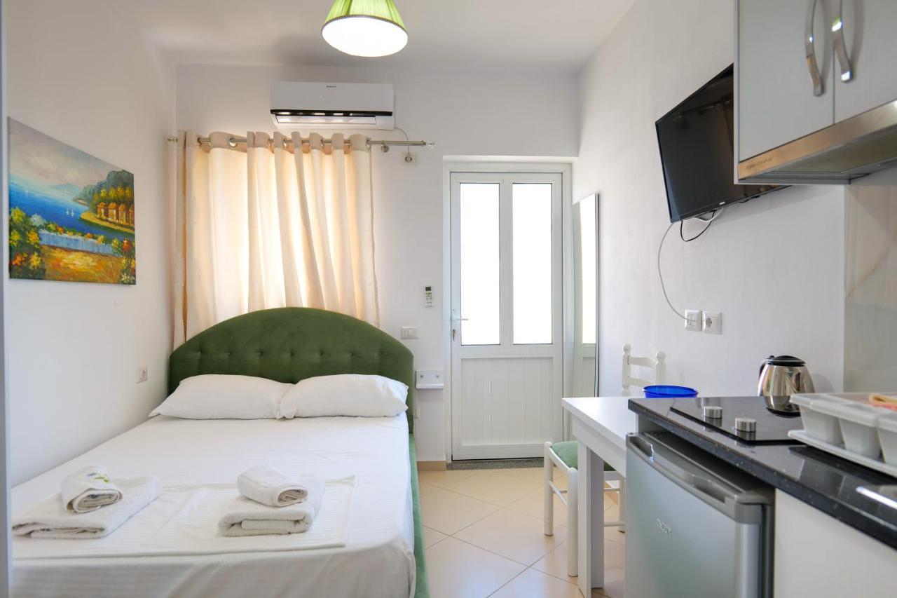 Guest House Gerard Ксамил Экстерьер фото