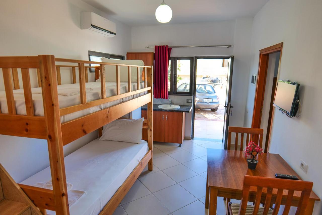 Guest House Gerard Ксамил Экстерьер фото