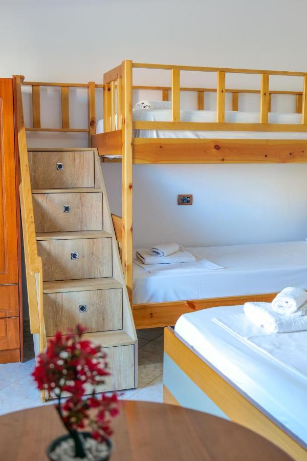 Guest House Gerard Ксамил Экстерьер фото