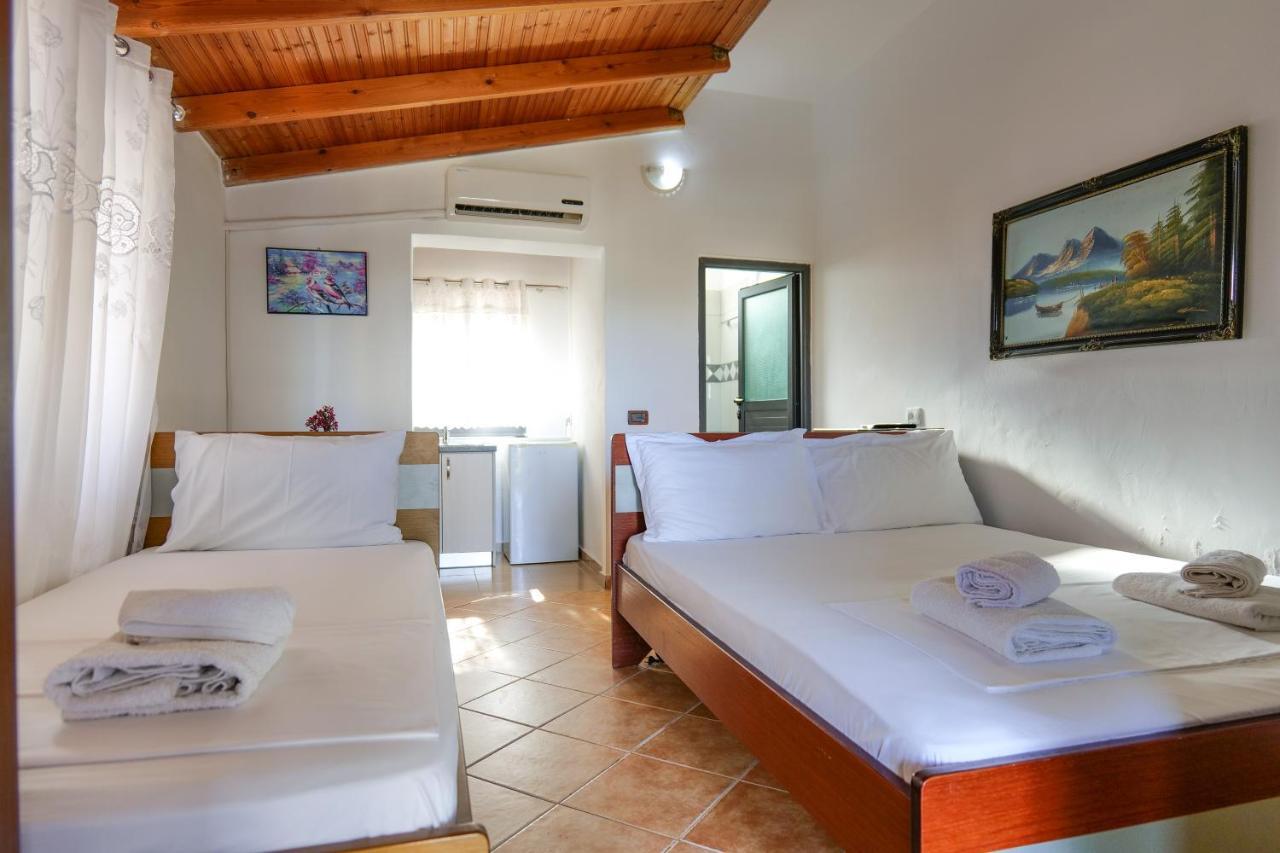 Guest House Gerard Ксамил Экстерьер фото
